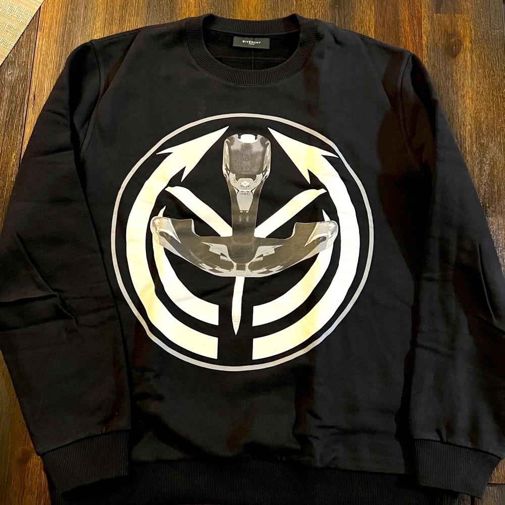 GIVENCHY SWEATER SIZE XL BLACK N WHITE